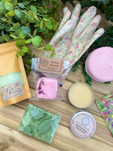 Load image into Gallery viewer, Gardeners Gift Box