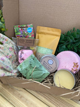Load image into Gallery viewer, Gardeners Gift Box