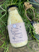 Load image into Gallery viewer, Vanilla & Oatmeal Foaming Bath Salts