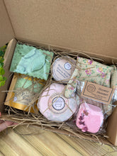 Load image into Gallery viewer, Gardeners Gift Box