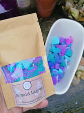 Load image into Gallery viewer, Mermaid Lagoon Foaming Bath Crumble
