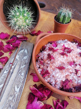 Load image into Gallery viewer, Pink Himalyan Bath Salt with rose petals