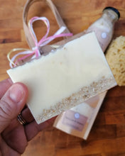 Load image into Gallery viewer, Vanilla and Oatmeal Jute Gift Bag