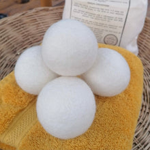 Load image into Gallery viewer, Felted Tumble Dryer Balls