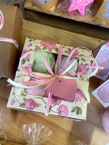Rose Bath Bomb Gift Box (4 x Extra Large)