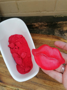 Raspberry Kiss Foaming Bath Crumble