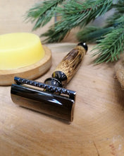 Load image into Gallery viewer, Wooden Safety Razor Gift Set
